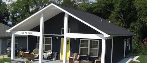 المنشأة من الخارج