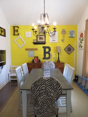 Dining - Ridgedale Roost. The exquisite home on Missionary Ridge. (Chattanooga)
