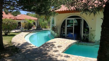 Indendørs pool, udendørs pool