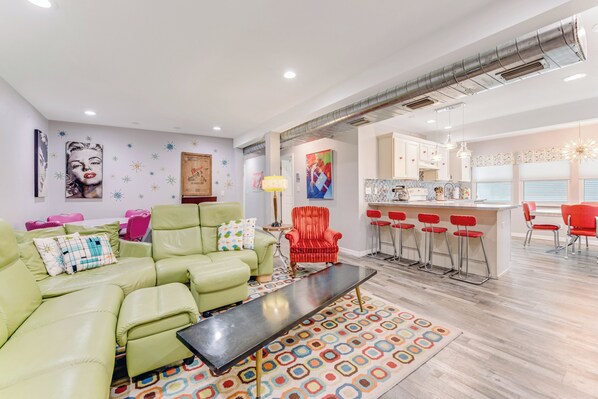 Télévision, livres, médiathèque, chaîne hi-fi