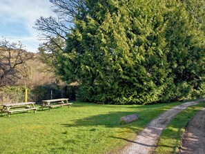 Outdoor dining - 2 bedroom accommodation in Widecombe-in-the-Moor, near Bovey Tracey (Widecombe-in-the-Moor, near Bovey Tracey)