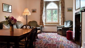 Dining - 2 bedroom accommodation in Widecombe-in-the-Moor, near Bovey Tracey (Widecombe-in-the-Moor, near Bovey Tracey)