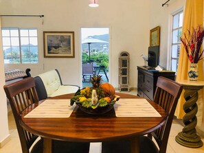 Suite Studio Deluxe, 1 grand lit, non-fumeur, vue lagon | Coin séjour