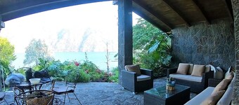Lake House AT022