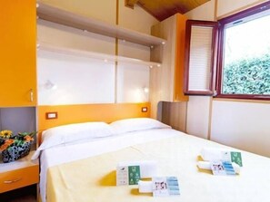 Verdunkelungsvorhänge, kostenloses WLAN, Bettwäsche