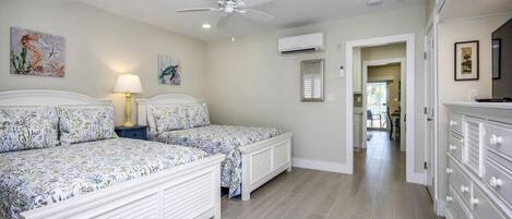 1 dormitorio, tabla de planchar con plancha, wifi y ropa de cama