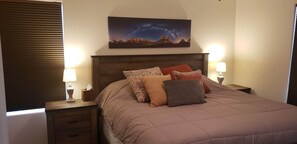 2 bedrooms, iron/ironing board, WiFi, bed sheets - Slickrock Sands - Sleeps 8! Pet/bike friendly. (Moab)