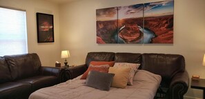 2 slaapkamers, een strijkplank/strijkijzer, wifi, beddengoed