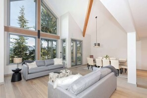 TV, caminetto, studio