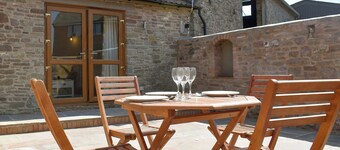 Lambing Shed - UK12380