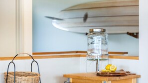 Interior - Fern - Ocean Views, Middle Of Town, Wi-Fi And Pet Friendly (Lorne)