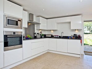 Dishwasher, cookware/dishes/utensils, freezer