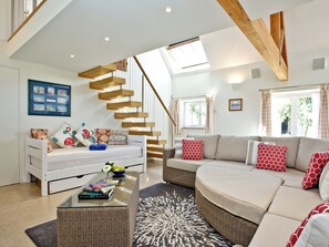 Living area - 2 bedroom accommodation in Sturminster Newton (Sturminster Newton)