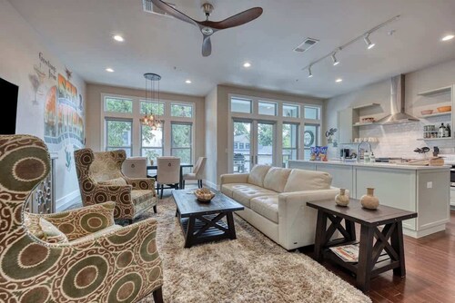 Luxury Townhome - King William/Southtown