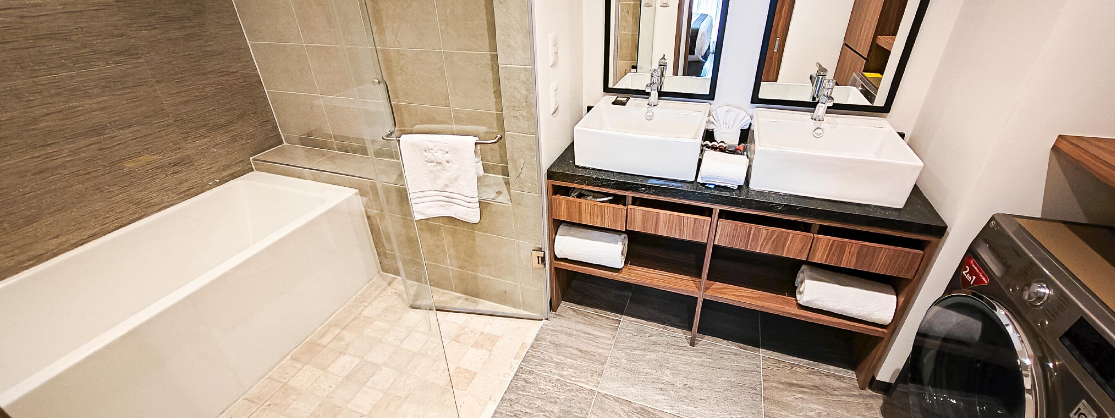 superior suite, multiple beds, non smoking | bathroom | free toiletries, hair dryer, bidet, towels