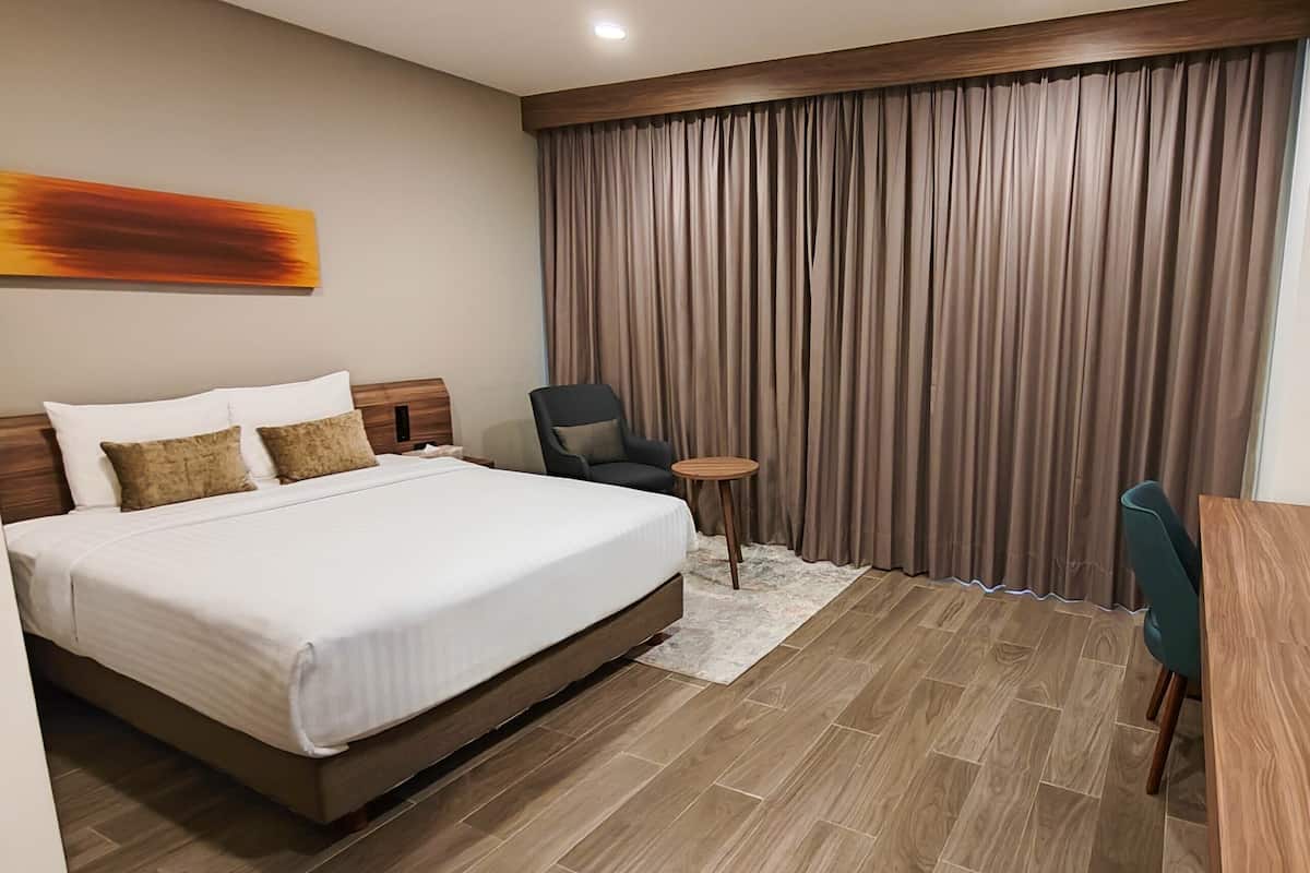 1 bedroom, in-room safe, desk, laptop workspace