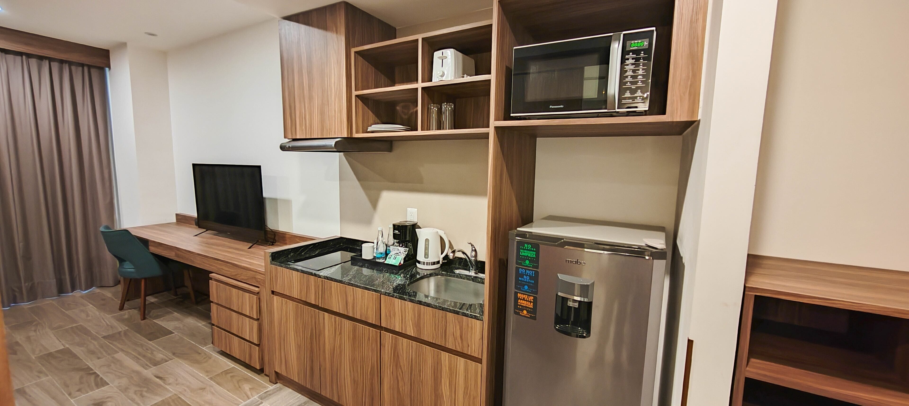 premium room one queen bed | 1 bedroom, in-room safe, desk, laptop workspace