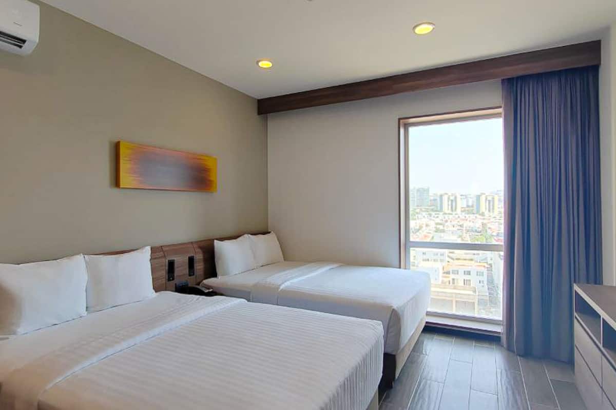 deluxe suite, 2 double beds, non smoking | 1 bedroom, in-room safe, desk, laptop workspace