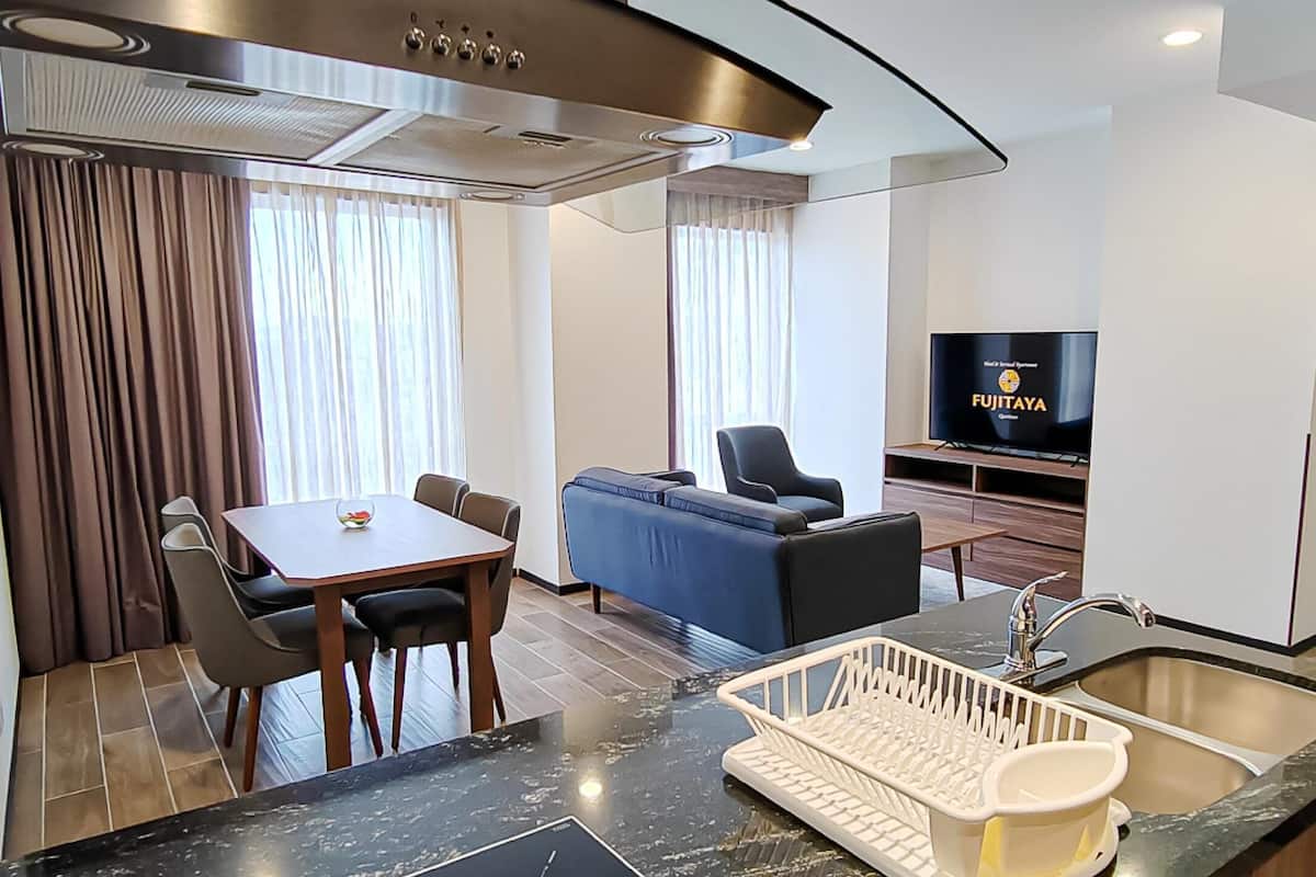 Signature Suite, Multiple Beds, Non Smoking | Living area | 49-inch TV with cable channels