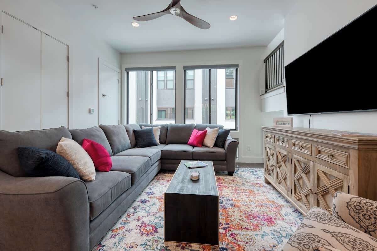 智能电视、办公室