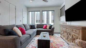 智能电视、办公室