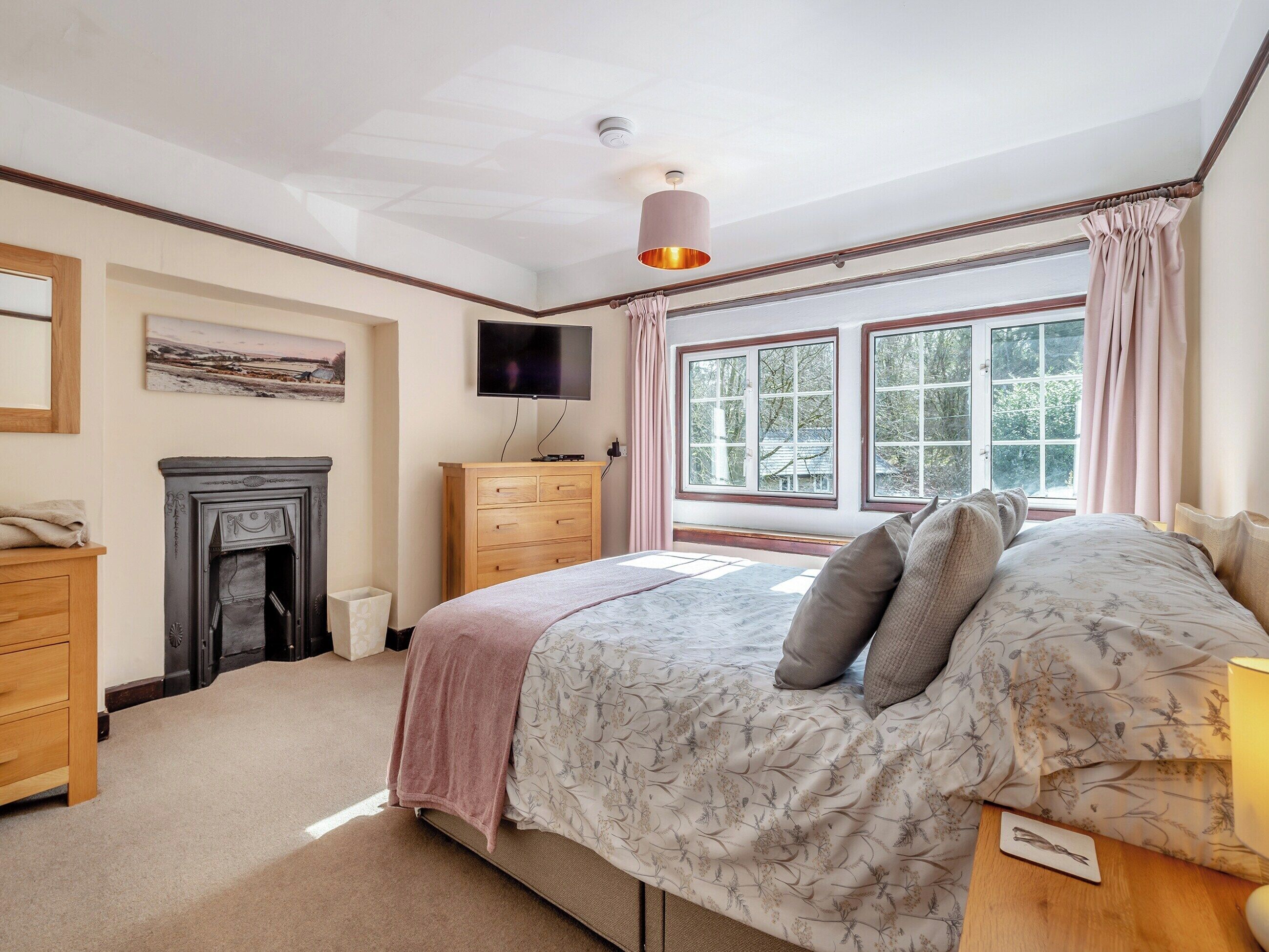 3 多间卧室、免费 WiFi、床单