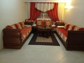 Apartment | Living room | Flat-screen TV