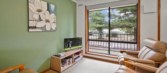 Perfect for your beach holiday, you are only a stone's throw to the Port Fairy East Beach