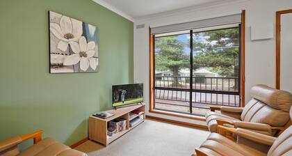Perfect for your beach holiday, you are only a stone's throw to the Port Fairy East Beach