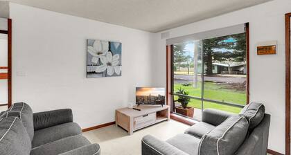 Perfect for your beach holiday, you are only a stone's throw to the Port Fairy East Beach