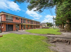 Exterior - Perfect for your beach holiday, you are only a stone's throw to the Port Fairy East Beach (PORT FAIRY)