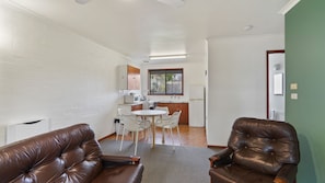 TV - Perfect for your beach holiday, you are only a stone's throw to the Port Fairy East Beach (PORT FAIRY)