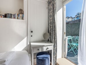 2 bedrooms, WiFi (free), bed sheets - 2 bedroom accommodation in Shaldon (Shaldon)