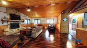 TV, fireplace, video games, DVD player - Wrap-around Deck | Fire-pit | Lazy Bear Cabin (Angel Fire)