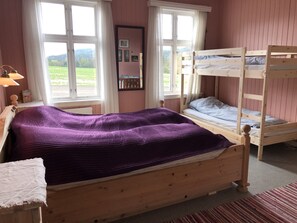 4 bedrooms, desk, soundproofing, iron/ironing board