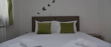 2 habitaciones, tabla de planchar con plancha, wifi y ropa de cama