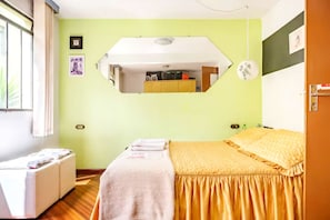 2 Schlafzimmer, Schreibtisch, Bügeleisen/Bügelbrett, kostenloses WLAN