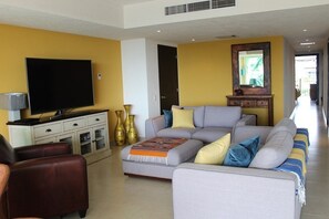 スマートテレビ、DVD プレーヤー、卓球台、ビデオライブラリ