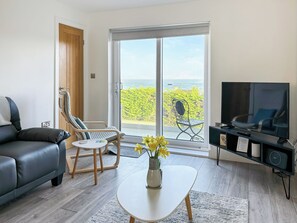 Living area - 3 bedroom accommodation in Benllech (Benllech)