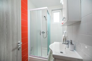 Shower, hair dryer, towels - Apartments Sunshine Home - Double Room (Vela Luka)