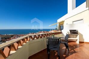 Outdoor dining - Bela Vista Apartment by ACasaDasCasas (Ericeira)