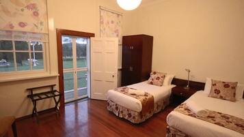 7 habitaciones, tabla de planchar con plancha y ropa de cama