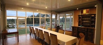 Verona House - 7 bedroom - Enormous 7 bdrm, 7 bthrm house with fabulous pool in the heart of Pokolbin!