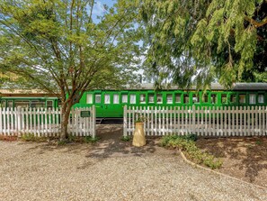Exterior - A truly beautiful train conversion, a stone’s throw from the River Test. (Horsebridge)