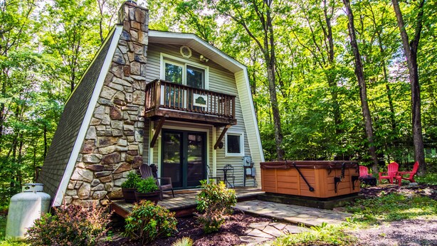 Exterior - Owl's Retreat (McHenry)