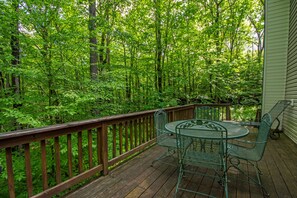 House, 2 Queen Beds, Fireplace | Balcony - Owl's Retreat (McHenry)