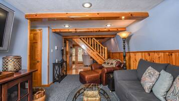 House, 2 Queen Beds, Fireplace | Living room | 42-inch TV with cable channels, fireplace