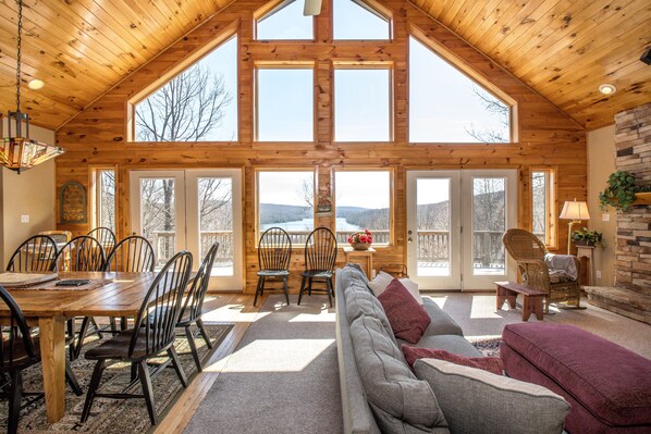 House, Multiple Beds, Hot Tub | Living room | 42-inch TV with cable channels, fireplace