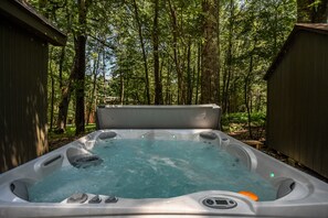 House, 2 Queen Beds, Hot Tub | Spa