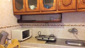 Apartment | Private kitchen | Full-size fridge, stovetop, cookware/dishes/utensils - Appartement Rosa (Tangier)